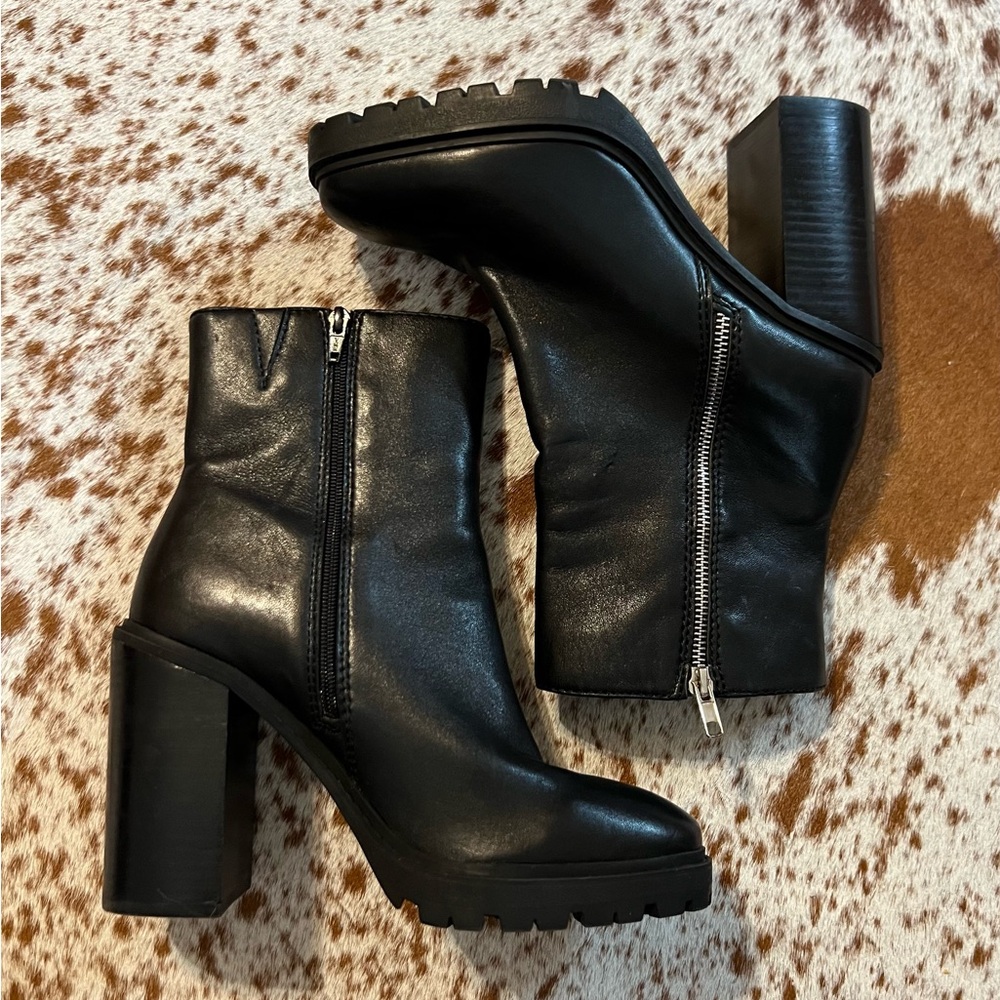 Women's 10M Chelsea & Violet Falla Ankle Zip Lugged Heel Booties CV-Falla Black